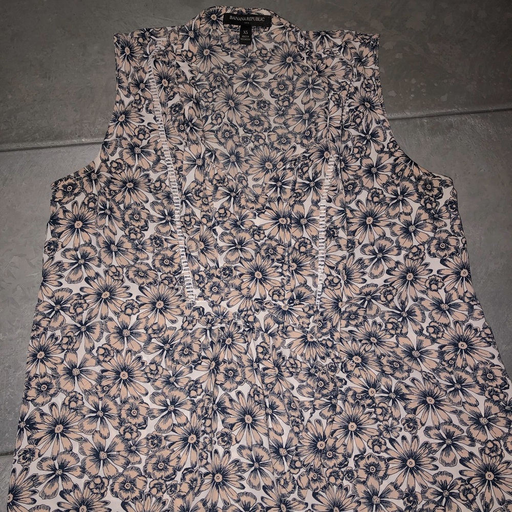 Banana Republic Blouse - Size XS